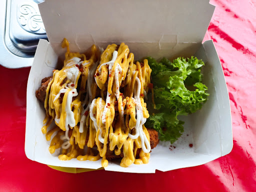 Menjual Gorengan, Keropok Lekor, Air Boba.