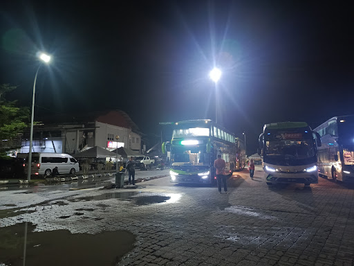 Parkir Bas, Kenderaan Medan Selera Gua Musang