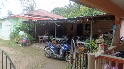 Warung Mama Lontong Jawa & Lempeng Kelapa Warung Mama Lontong Jawa & Lempeng Kelapa