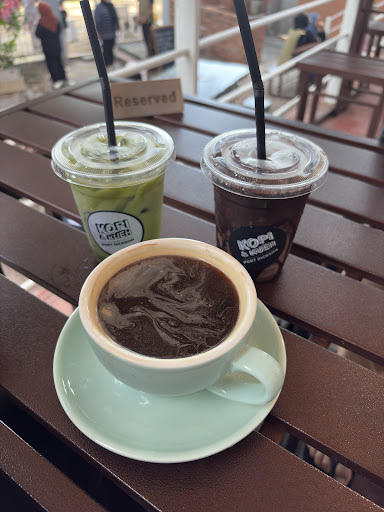 Kopi & Kueh : By the Beach
