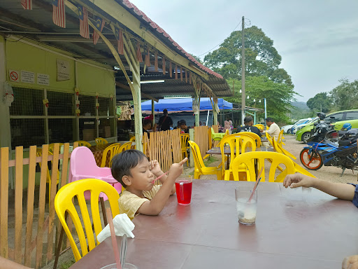 Kedai Makan Tepi Jalan