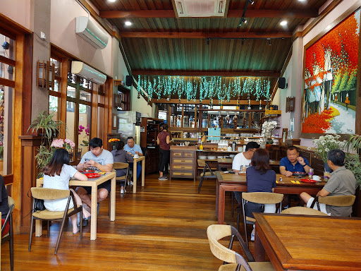 Living Room Cafe Bar & Gallery