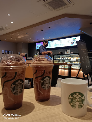 Starbucks Teluk Intan