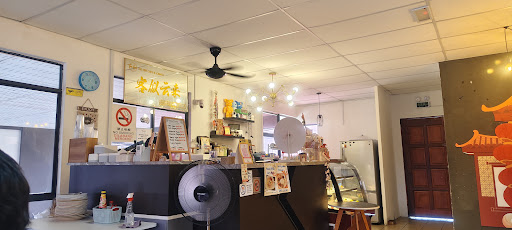 THE HUB CAFE & LOUNGE