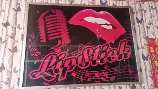 Lipstick cafe