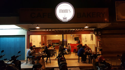 Mom's Cafe & Bakery
