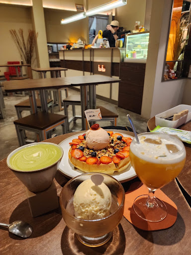 Fufu Cafe & Dessert Bar