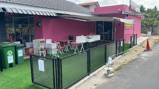 Inalina Boutique & Dessert Vendor/Mini Cafe